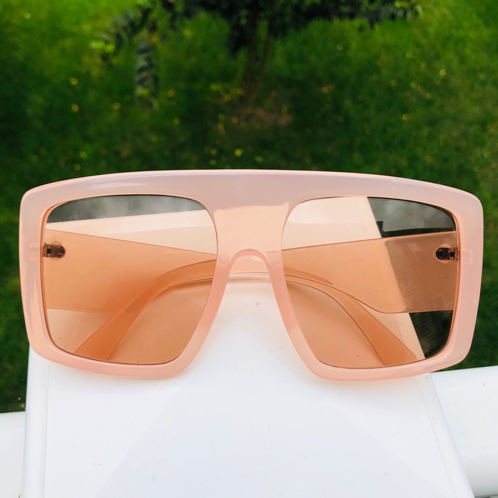 Oversized Shades - Picture 3 of 8